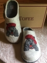 Tofee Damenhausschuhe Pantoffel Latschen Socken Hüttenschuhe Hund mit Mütze weiß